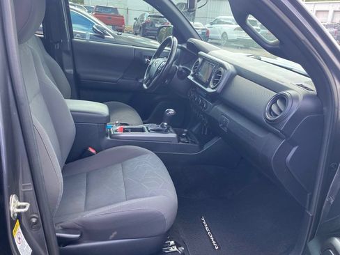 Used 2017 Toyota Tacoma TRD Sport w/ Premium & Technology Package AWD/4WD image 17