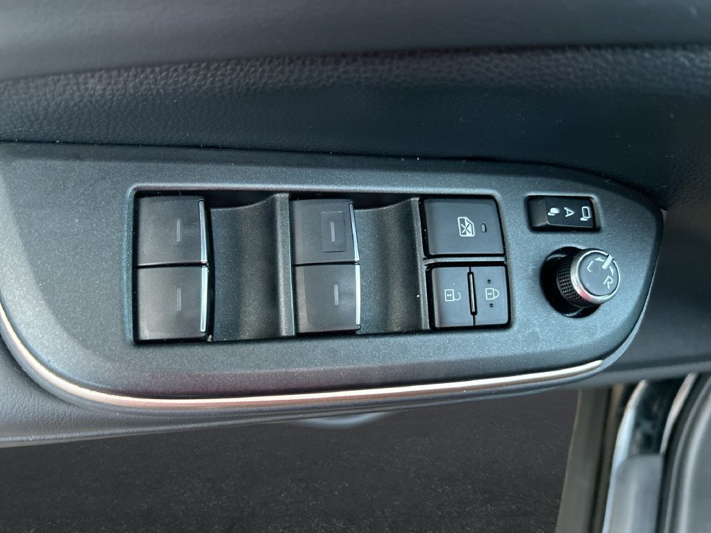Used 2023 Toyota Crown AWD/4WD image 13