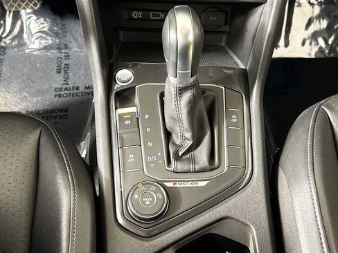 Used 2018 Volkswagen Tiguan SE AWD/4WD image 19