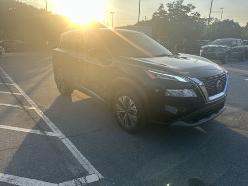 Certified 2023 Nissan Rogue SV w/ SV Premium B Package FWD image 3
