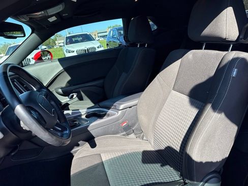 Used 2021 Dodge Challenger SXT RWD image 9