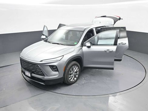 Used 2025 Buick Enclave Preferred w/ Power Package image 50