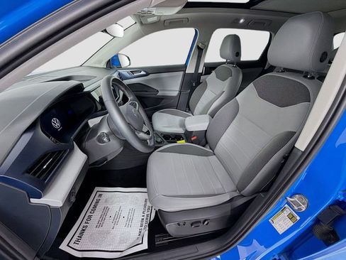 Used 2023 Volkswagen Taos SE w/ Panoramic Sunroof Package AWD/4WD image 21