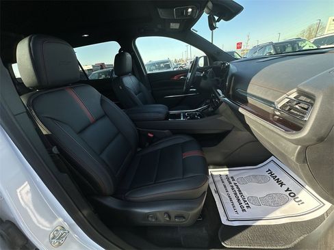 Used 2025 Chevrolet Traverse RS image 25