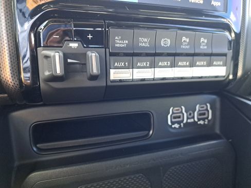 Used 2023 RAM 2500 Limited image 29