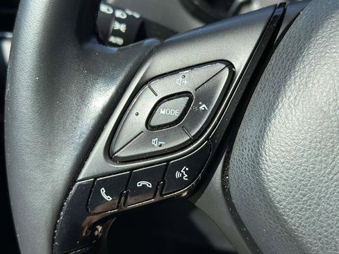 Used 2018 Toyota C-HR XLE FWD image 14