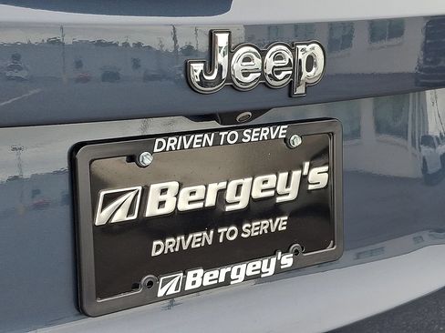 Used 2023 Jeep Renegade Latitude w/ Sun/Sound Group AWD/4WD image 37