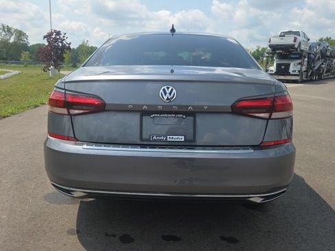 Used 2022 Volkswagen Passat 2.0T SE FWD image 9