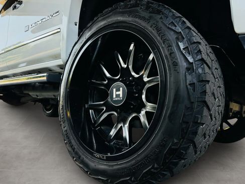 Used 2017 GMC Sierra 2500 Denali w/ Duramax Plus Package AWD/4WD image 6