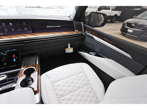 New 2026 Cadillac Escalade Platinum Sport w/ LPO, ONYX Package AWD/4WD image 10