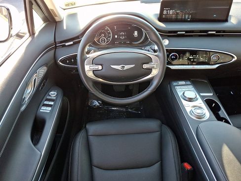 Certified 2024 Genesis GV70 2.5T w/ Select Package AWD/4WD image 11
