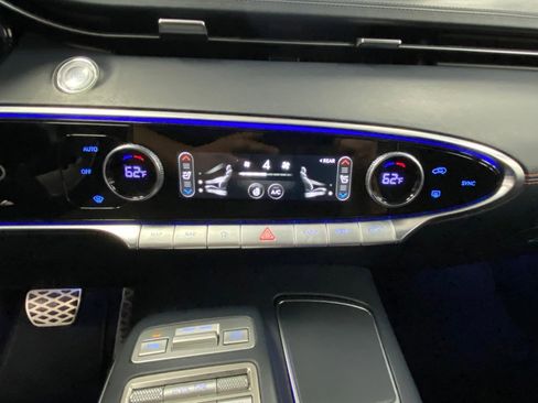 Used 2023 Genesis GV70 2.5T w/ Sport Prestige Package image 31