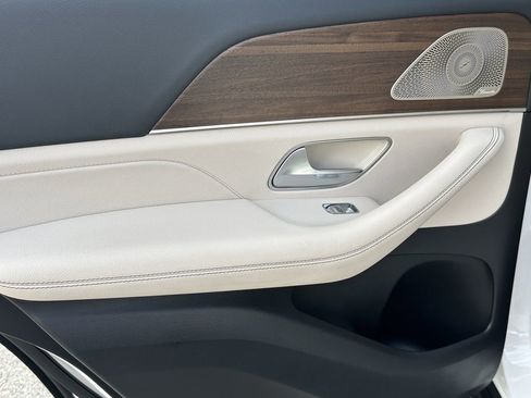 Used 2025 Mercedes-Benz GLE 450e 4MATIC image 25