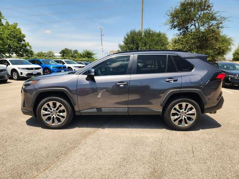 Used 2022 Toyota RAV4 XLE Premium FWD image 4