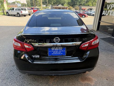 Used 2016 Nissan Altima 2.5 SR w/ LED Appearance Package FWD image 5