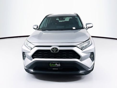 Used 2021 Toyota RAV4 XLE image 2