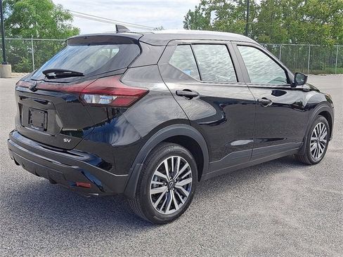 Used 2023 Nissan Kicks SV image 12