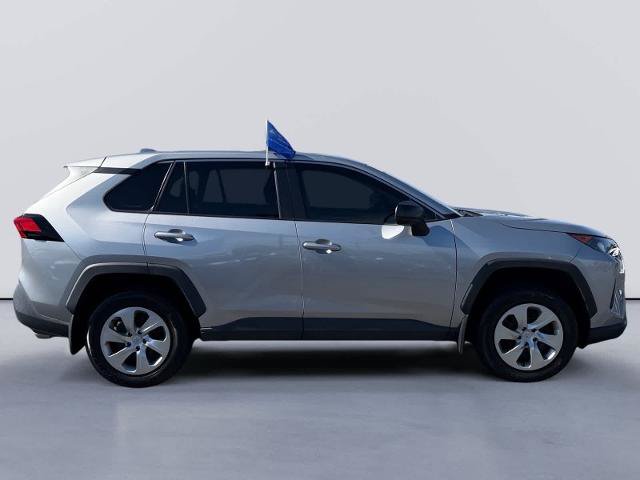 Used 2022 Toyota RAV4 LE FWD image 6