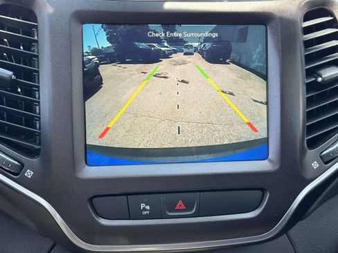 Used 2019 Jeep Cherokee Trailhawk AWD/4WD image 25