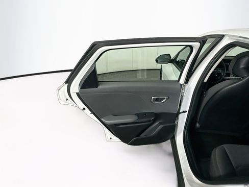 Used 2025 Kia K4 FWD image 25