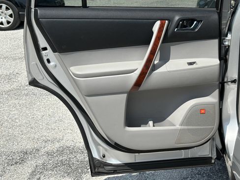 Used 2013 Toyota Highlander Limited FWD image 15