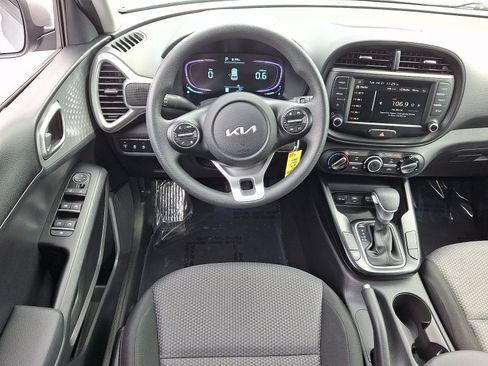 Certified 2025 Kia Soul LX w/ LX Technology Package FWD image 11