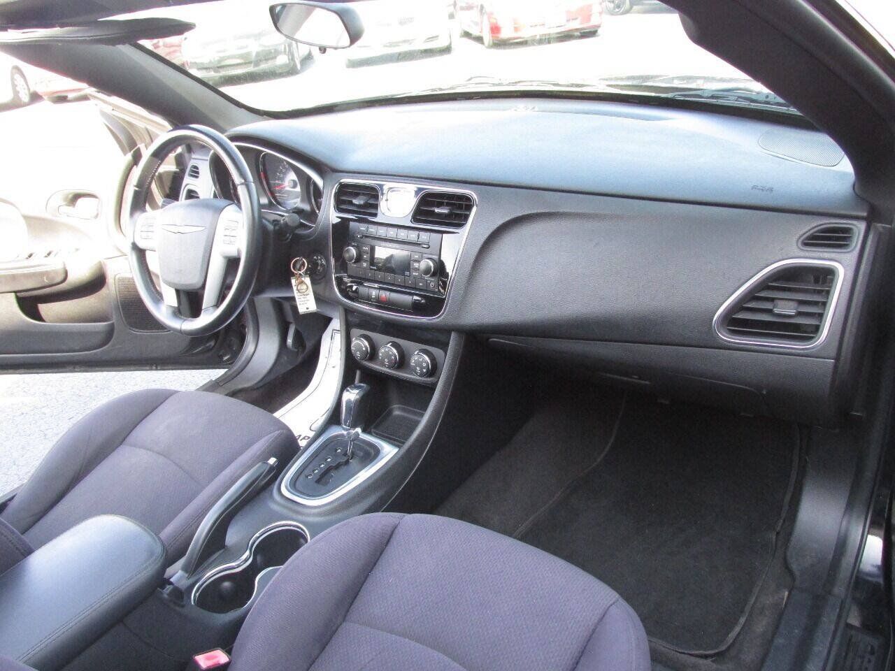 Used 2013 Chrysler 200 Touring FWD image 12