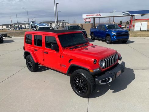 Used 2025 Jeep Wrangler Unlimited Sahara w/ Safety Group AWD/4WD image 6