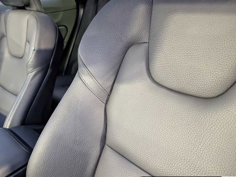 Used 2025 Volvo XC60 B5 Plus image 24