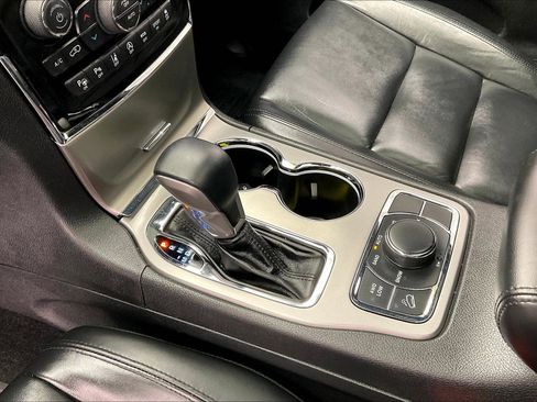 Used 2021 Jeep Grand Cherokee Limited image 16