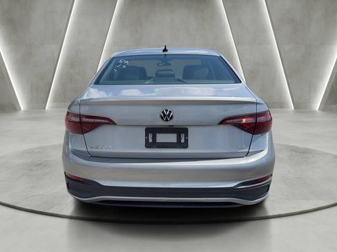 Used 2024 Volkswagen Jetta SE FWD image 6