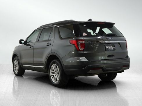 Used 2019 Ford Explorer XLT image 3