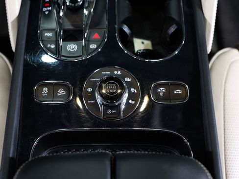 Used 2021 Bentley Bentayga w/ First Edition Specification AWD/4WD image 40