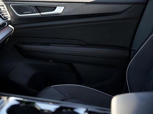 Used 2024 Volkswagen Atlas Cross Sport SEL Premium R-Line image 10