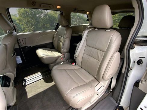 Used 2015 Toyota Sienna XLE Premium FWD image 21