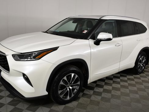 Used 2021 Toyota Highlander XLE image 10
