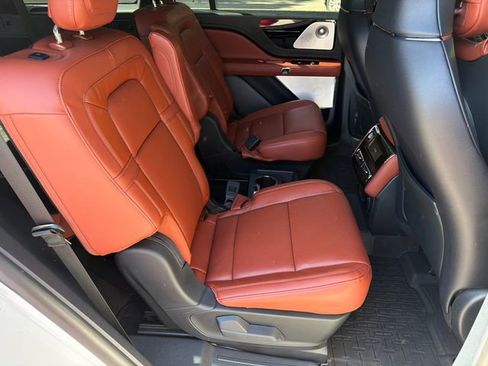 New 2025 Lincoln Aviator Reserve w/ Luxury Package RWD image 16