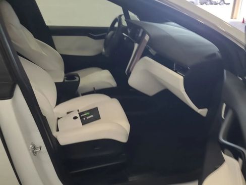Used 2018 Tesla Model X 75D AWD/4WD image 5