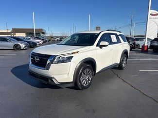 Used 2024 Nissan Pathfinder SV video 1