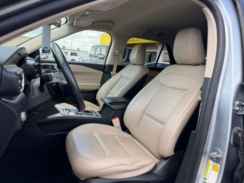 Used 2020 Ford Explorer XLT w/ Equipment Group 202A image 5