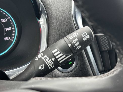 Used 2023 Chevrolet Traverse LT w/ Rear Camera Mirror Package image 24