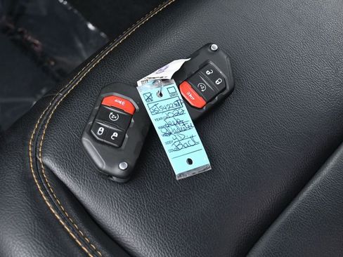 Used 2024 Jeep Gladiator Sport w/ Premium Package image 16