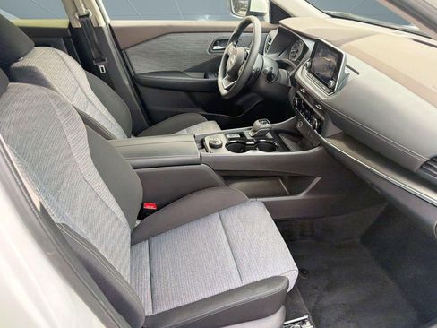 Used 2023 Nissan Rogue SV image 29