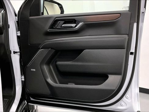 New 2026 GMC Yukon XL Denali w/ Denali Reserve Package AWD/4WD image 11