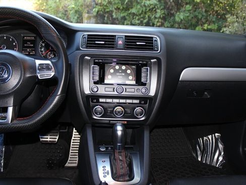 Used 2014 Volkswagen Jetta GLI Autobahn FWD image 14