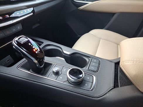 Used 2025 Cadillac XT4 Premium Luxury w/ Cold Weather Package FWD image 27