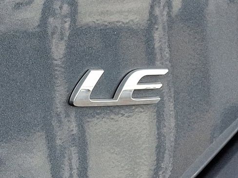 Used 2015 Toyota Corolla LE image 29