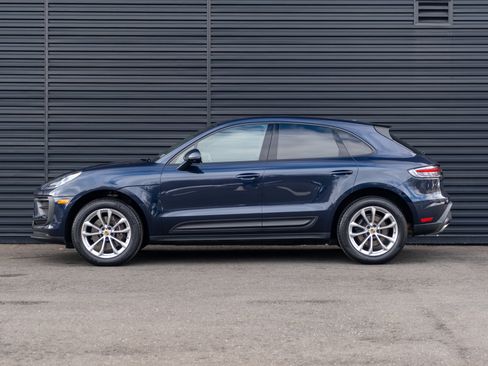 Certified 2023 Porsche Macan image 2