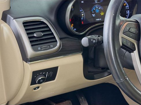 Used 2020 Jeep Grand Cherokee Limited image 10