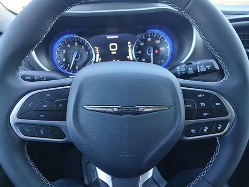 New 2026 Chrysler Pacifica Select FWD image 32